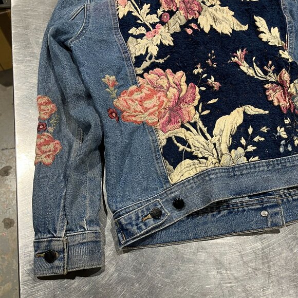 Vintage Guess Embroidered Art Denim Jacket (Women’s Size S) - Picture 7 of 9